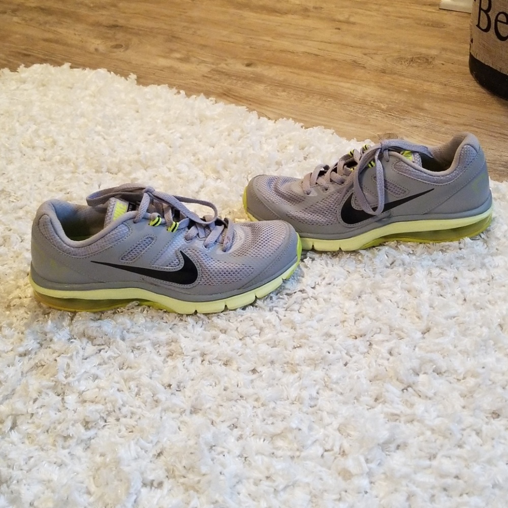 Shoes - Picture 2 of 3